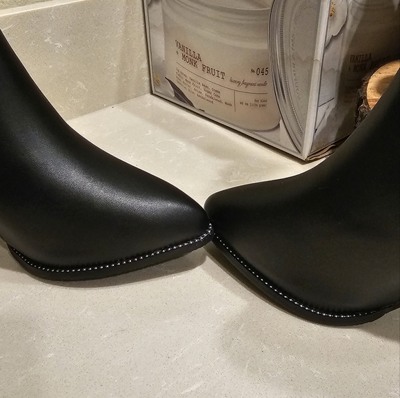 Brand New Cut Out Closed Toe Heeled Ankle Boots - Picture 14 of 14